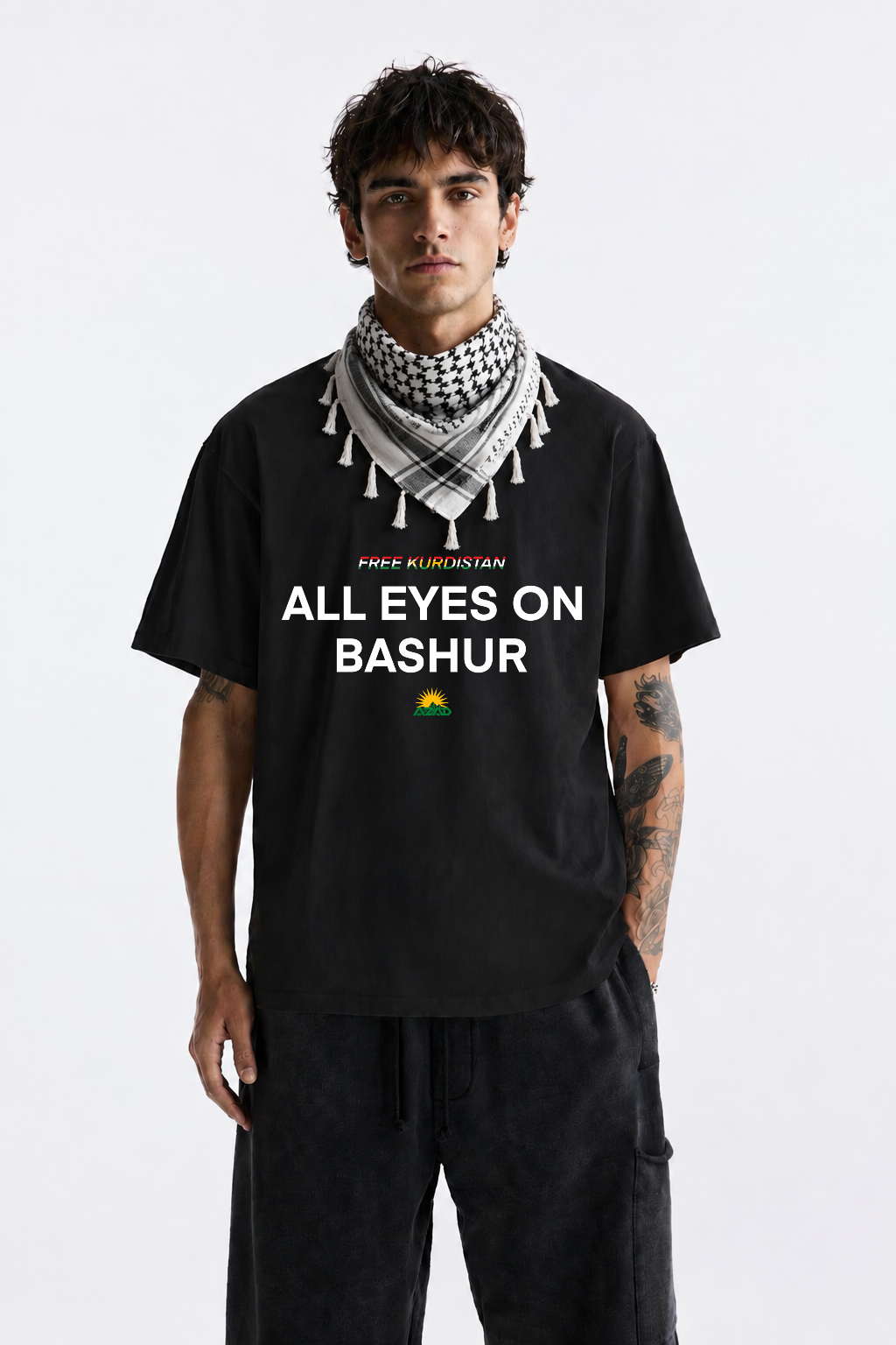 All eyes on bashur Oversize T-Shirt